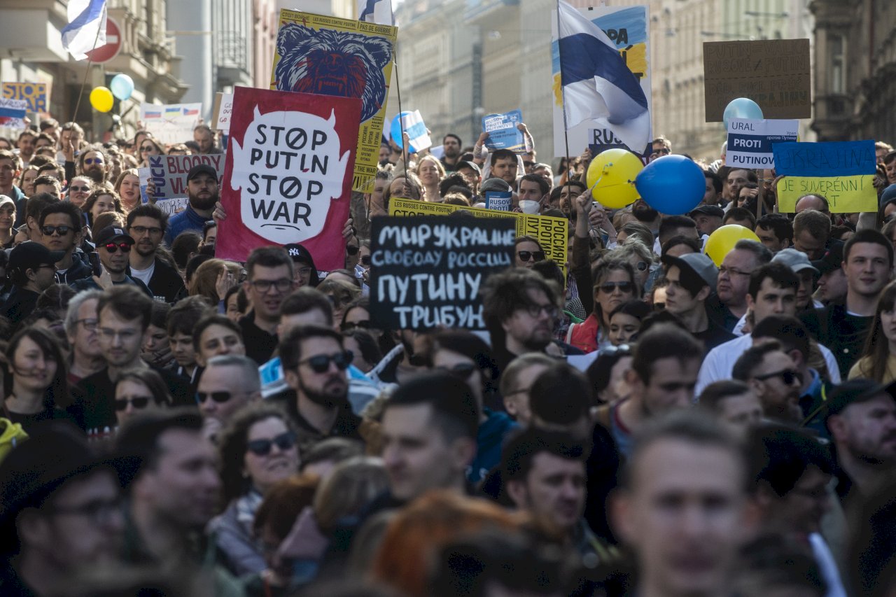 數千俄人布拉格上街頭 籲蒲亭停止烏克蘭戰爭