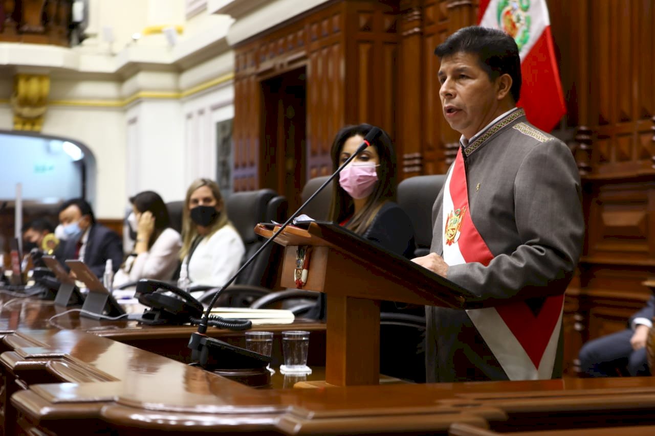 祕魯總統卡斯蒂約涉貪 二度逃過國會彈劾