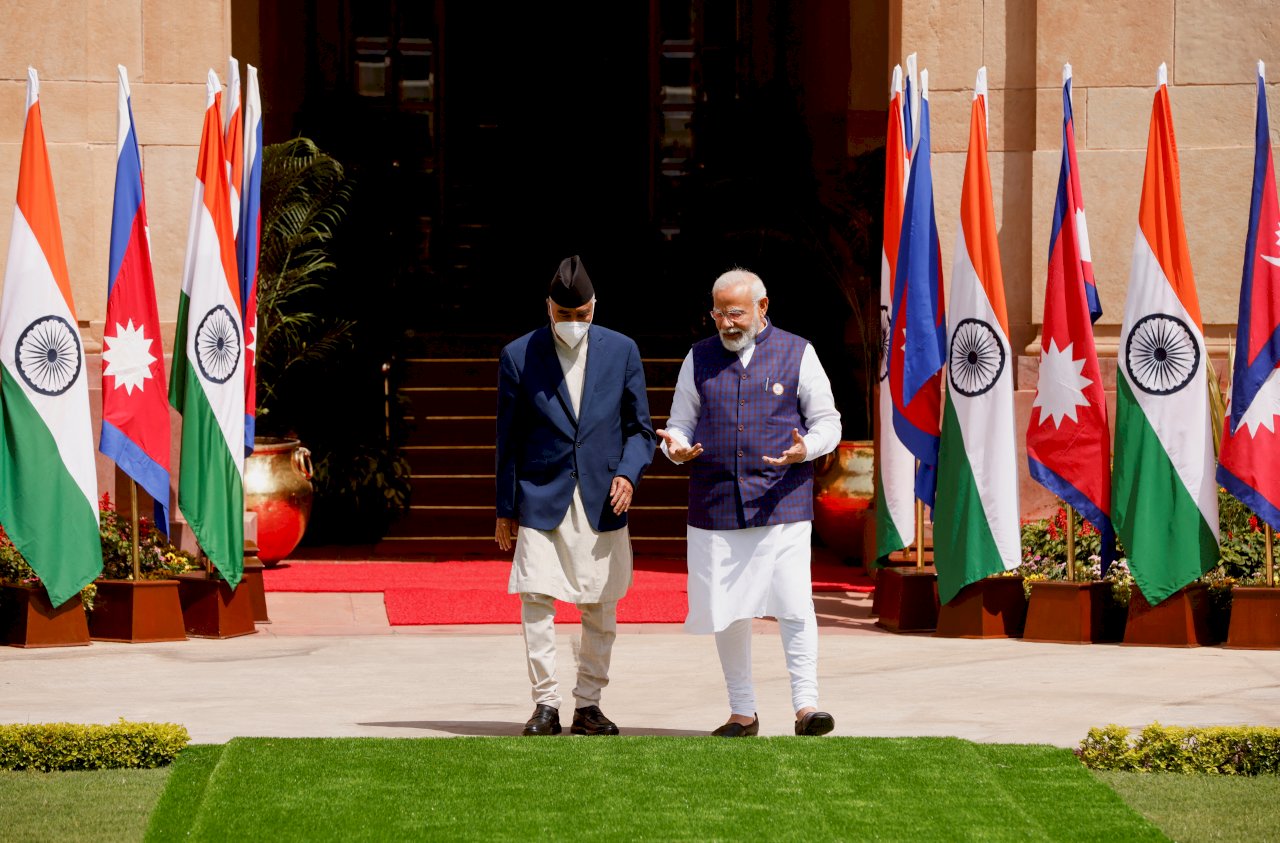 尼泊爾總理訪問印度 會見莫迪深化關係