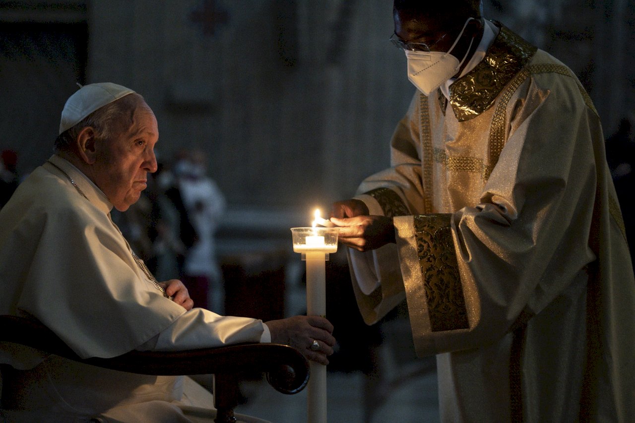 教宗復活節守夜彌撒 譴責烏克蘭戰爭殘酷