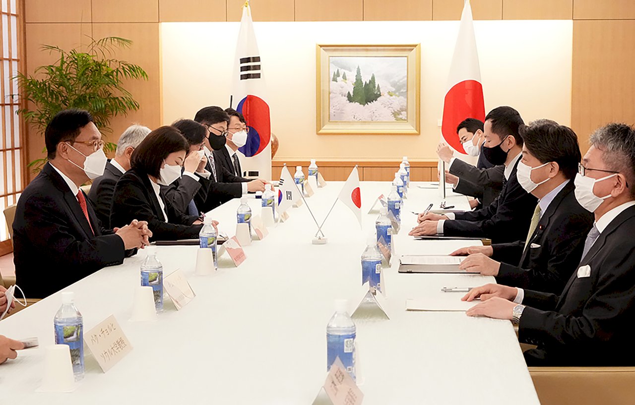 強化雙邊關係 南韓代表團訪日會見日本外相