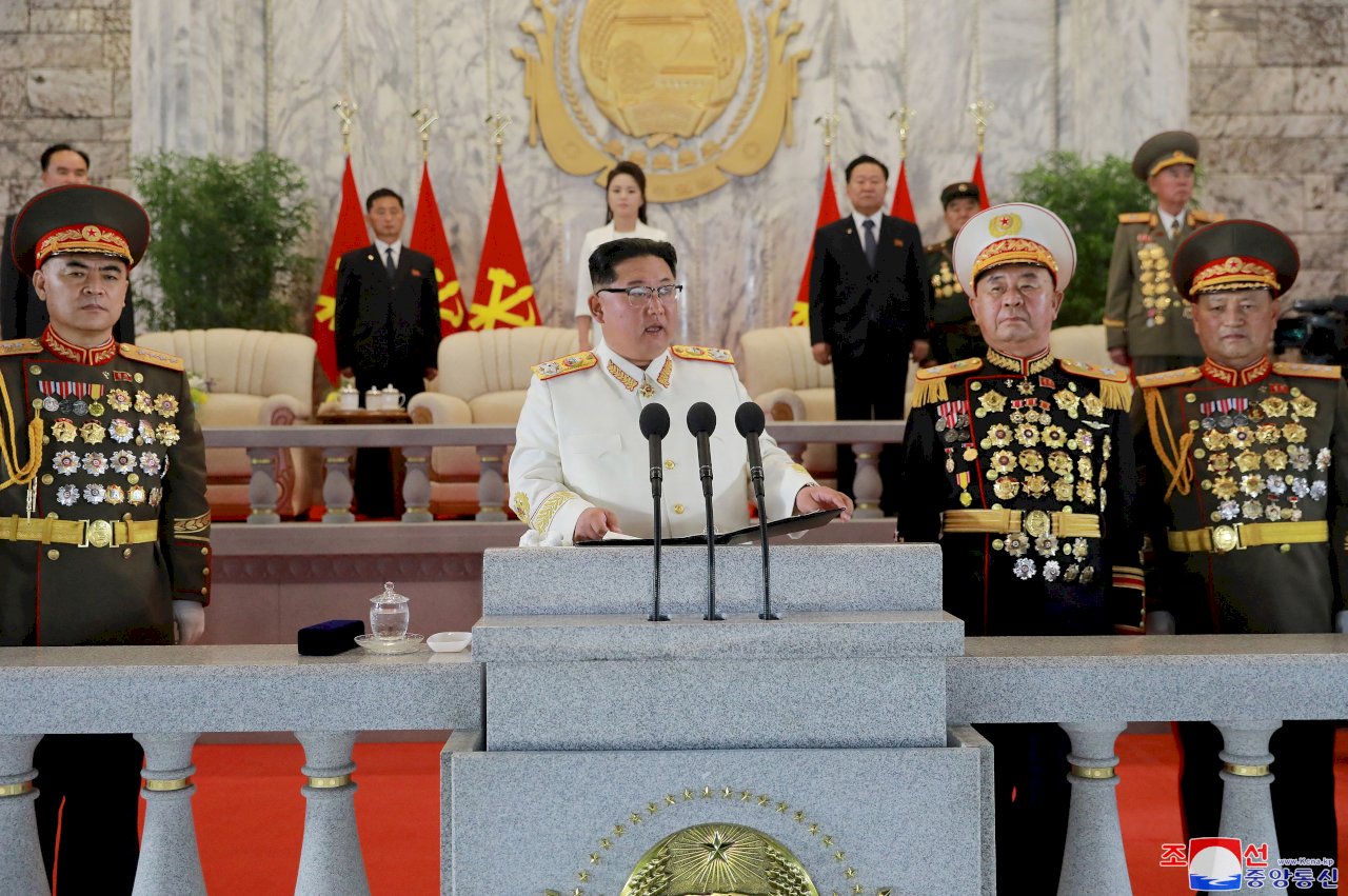 北韓舉行閱兵 金正恩宣示強化核武計畫