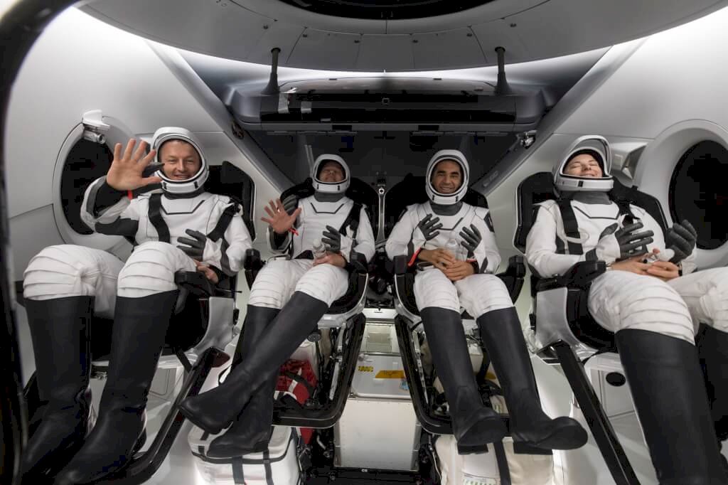 6個月太空探索任務告終 Crew-3團隊順利返地球