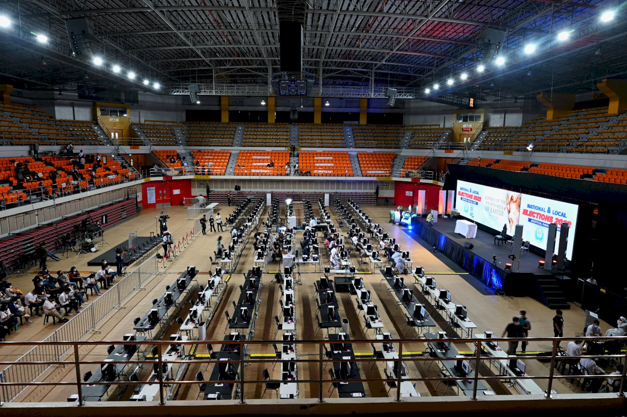 菲律賓大選投票結束 開始計票工作