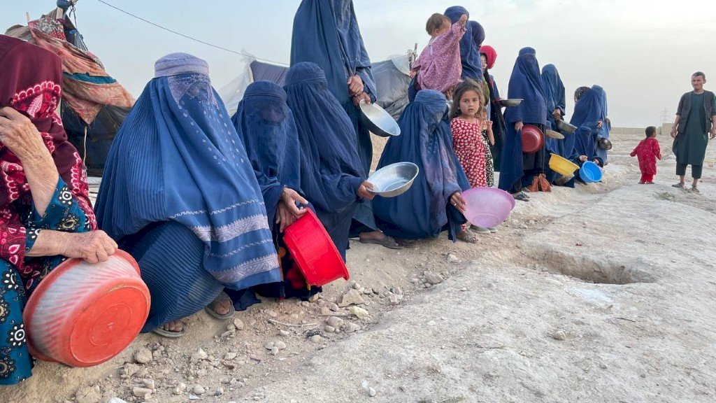 塔利班要求女性著遮蓋全身罩袍 阿富汗女性喀布爾市中心抗議