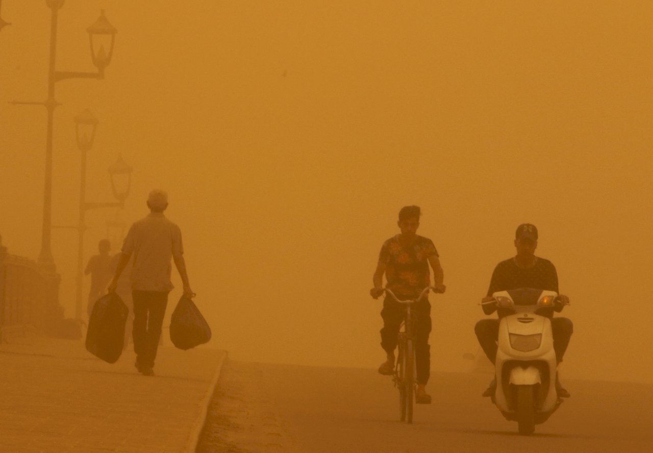 一個月來出現8次 沙塵暴令伊拉克陷入停擺