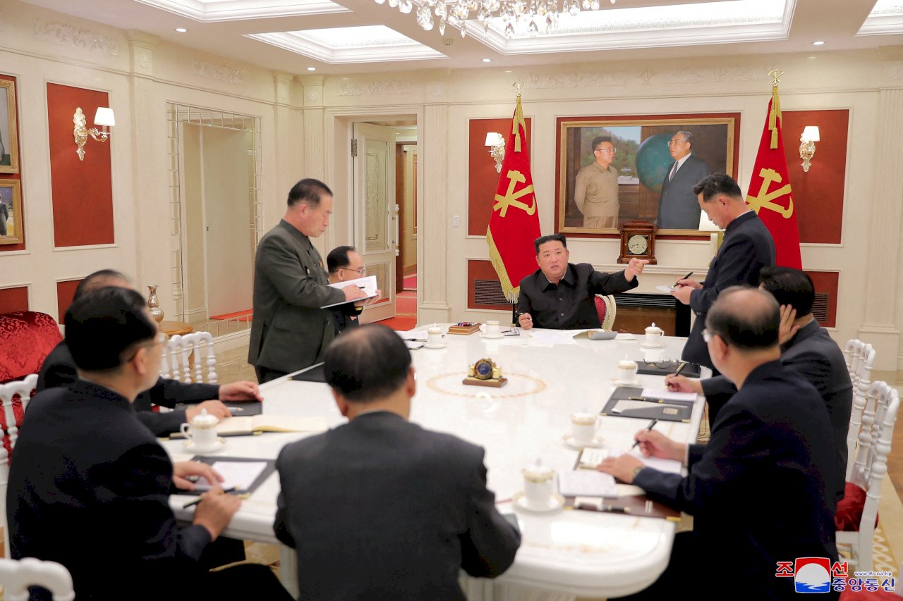北韓COVID-19疫情 金正恩批評官方應對「不成熟」