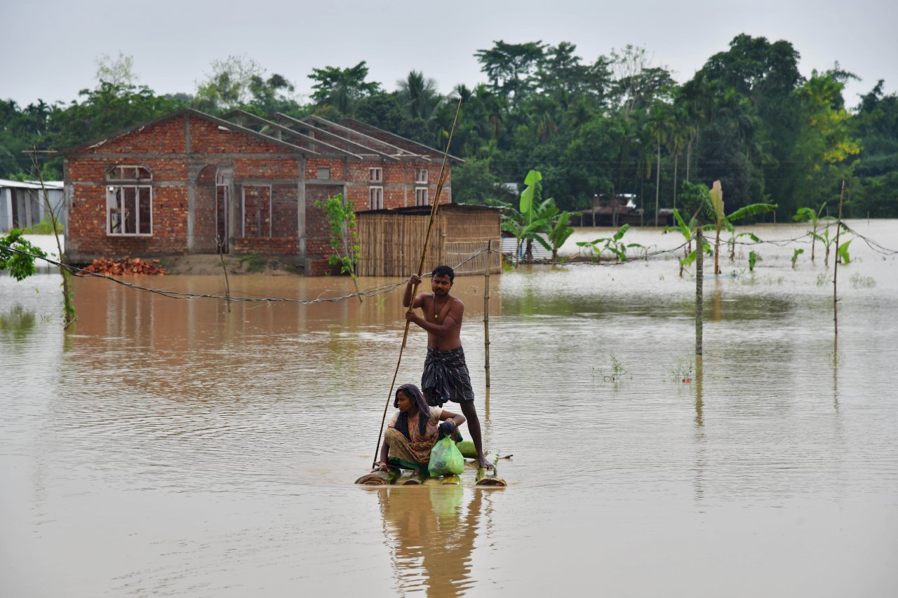 洪水肆虐孟加拉和印度  數百萬人受困至少57死