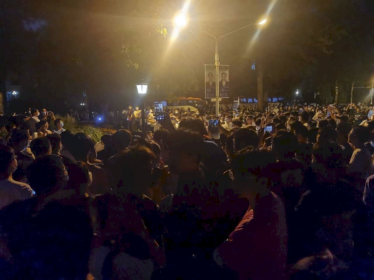 半月來第三波！天津、南開大學爆示威 學生勇喊打倒官僚、形式主義