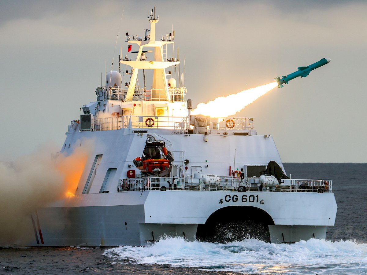 海軍：年度飛彈射擊訓練 首次驗證海巡艦艇平戰轉換