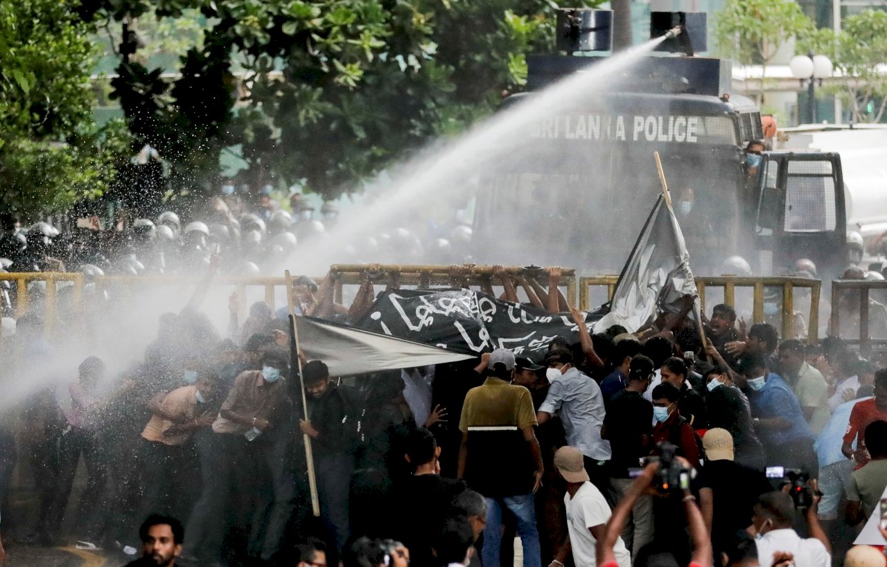 斯里蘭卡再爆衝突 示威學生試圖突襲總統官邸