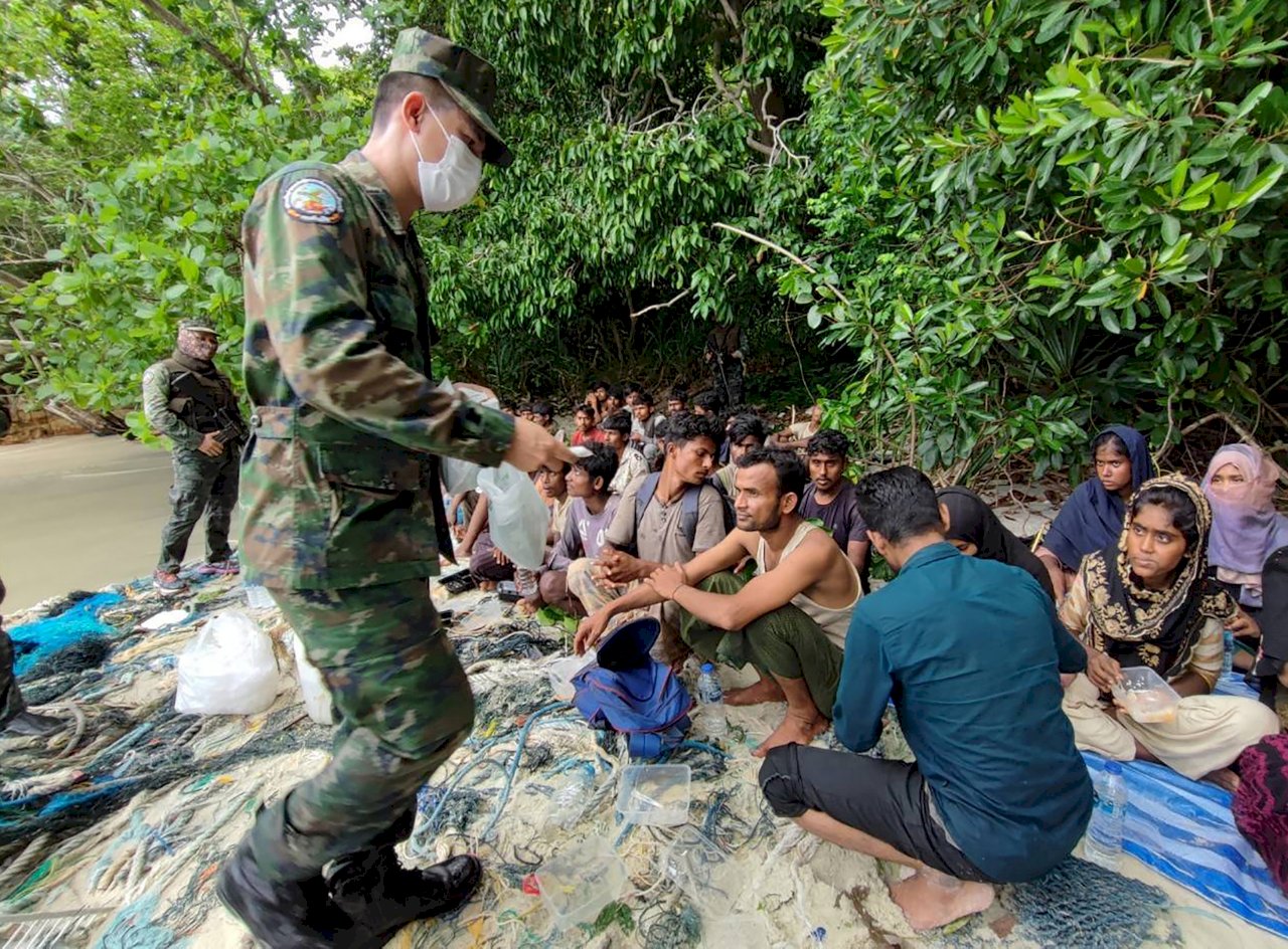 59名洛興雅人遭人口販子拋棄在泰南海島