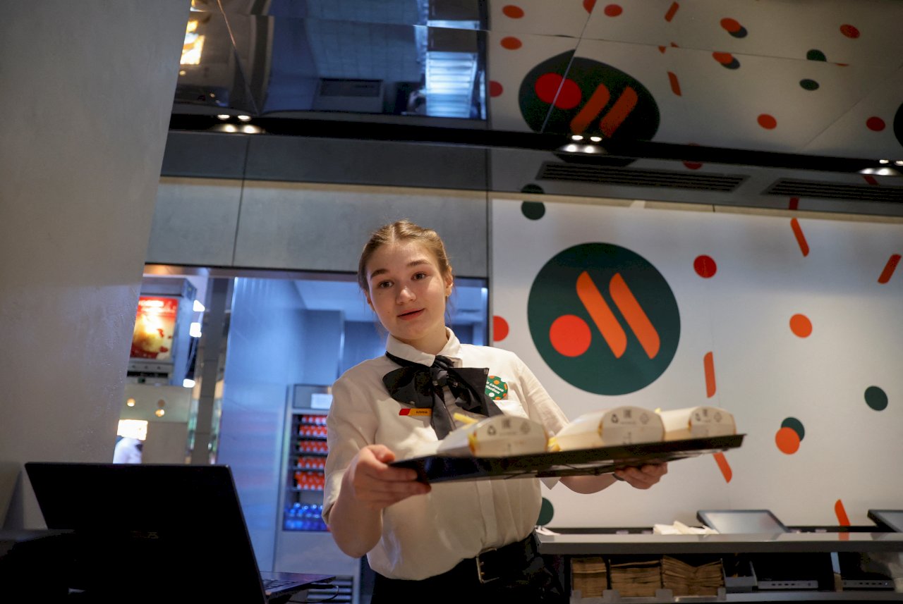 掛新招牌迎客 莫斯科15家麥當勞餐廳重新開幕