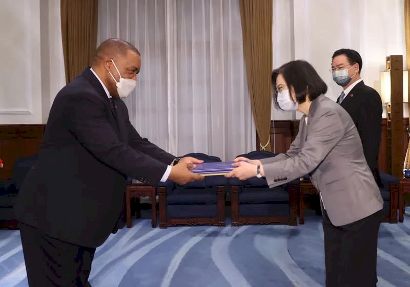 史瓦帝尼大使呈遞到任國書 總統：兩國是攜手防疫重要夥伴