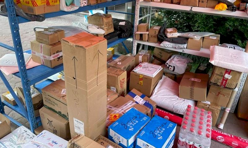 嚴格防疫措施遇上618購物節 上海快遞大塞車