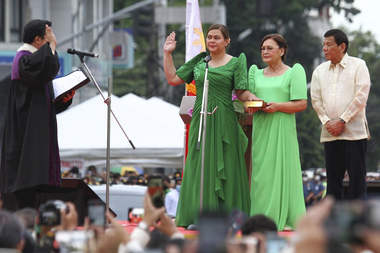 杜特蒂女兒宣誓就任菲律賓副總統