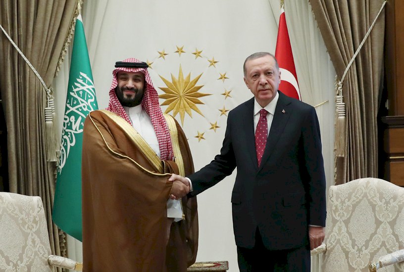 哈紹吉遇害後沙國王儲首訪土耳其 艾爾段擁抱相迎