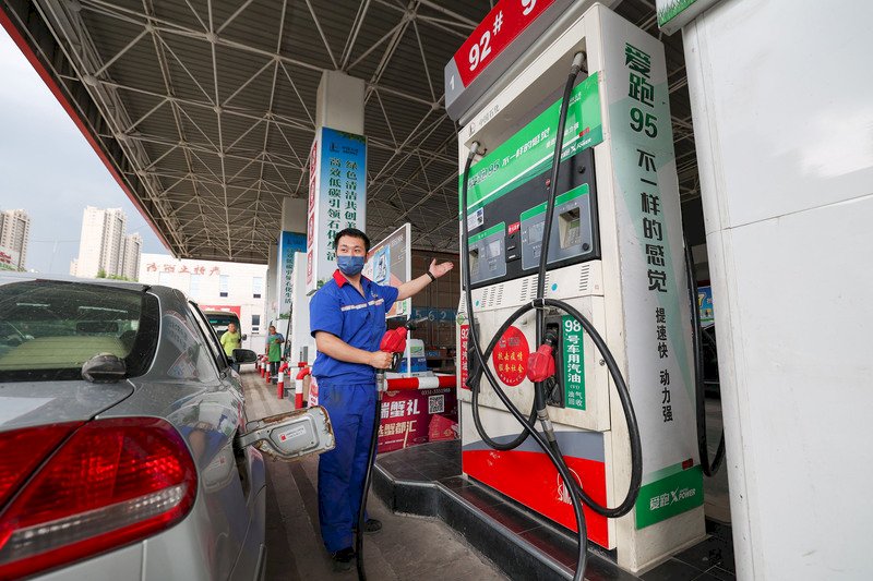 中國也要凍漲油價 原油每桶130美元以上啟動