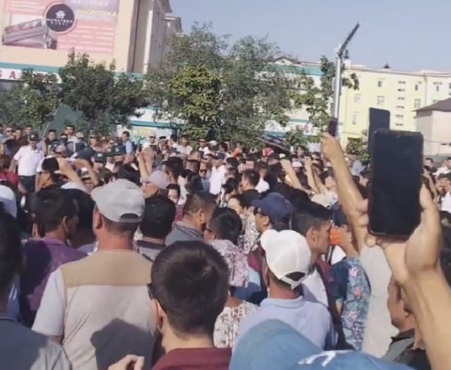 不滿憲法改革計劃 烏茲別克自治區爆發罕見抗議
