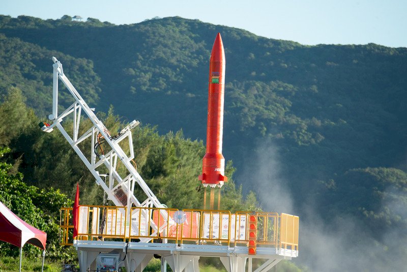 台灣首支混合式類衛星載具火箭升空 總統：台灣太空技術歷史性一刻