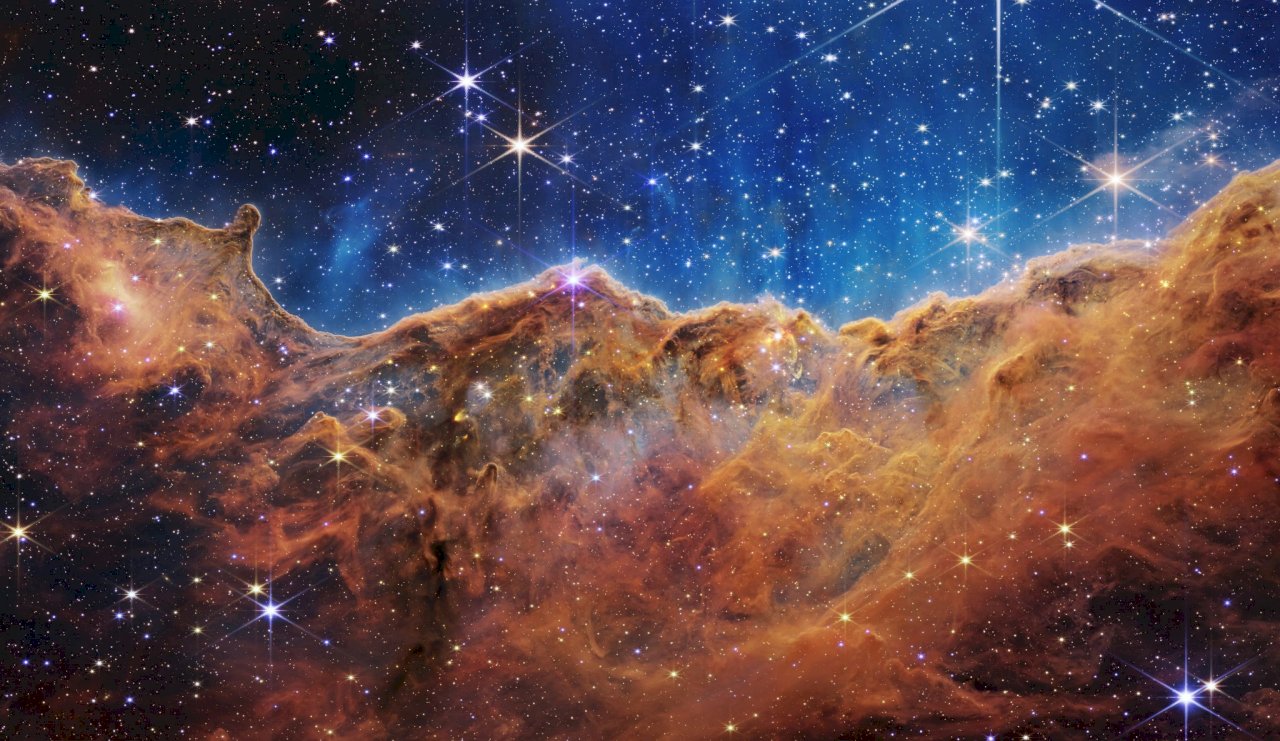韋伯太空望遠鏡揭星雲奇觀  一覽距地球7600光年宇宙懸崖