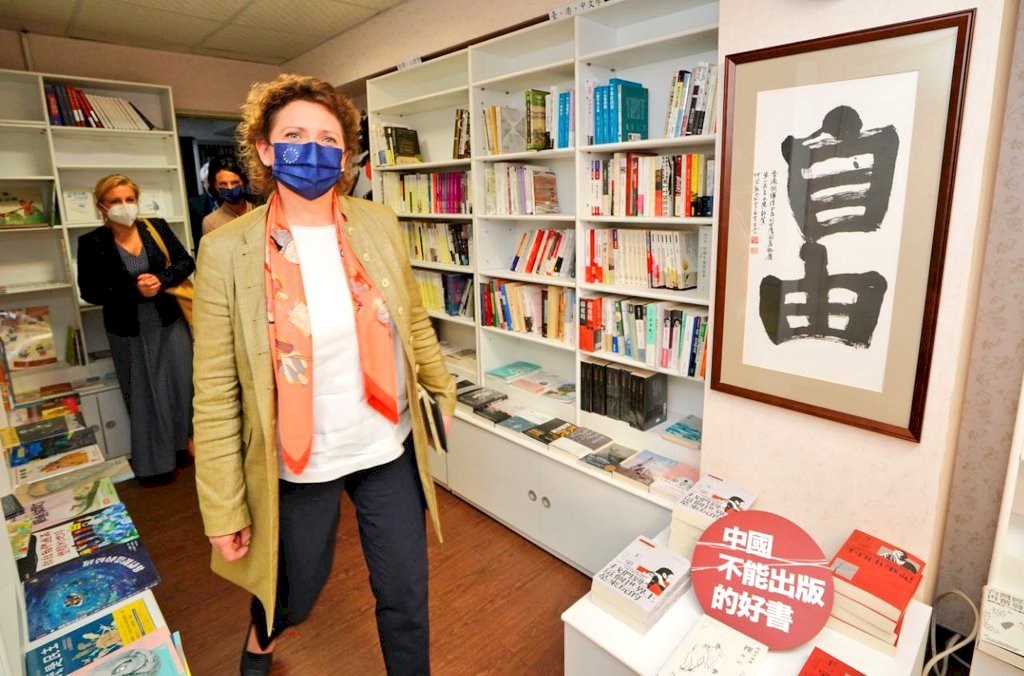 歐洲議會副議長訪銅鑼灣書店 交流保護民主議題