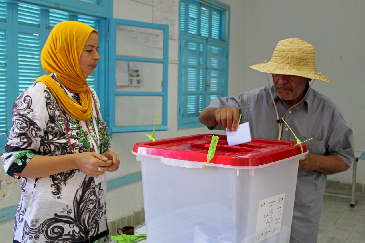 突尼西亞國會大選投票結束 投票率僅8.8%