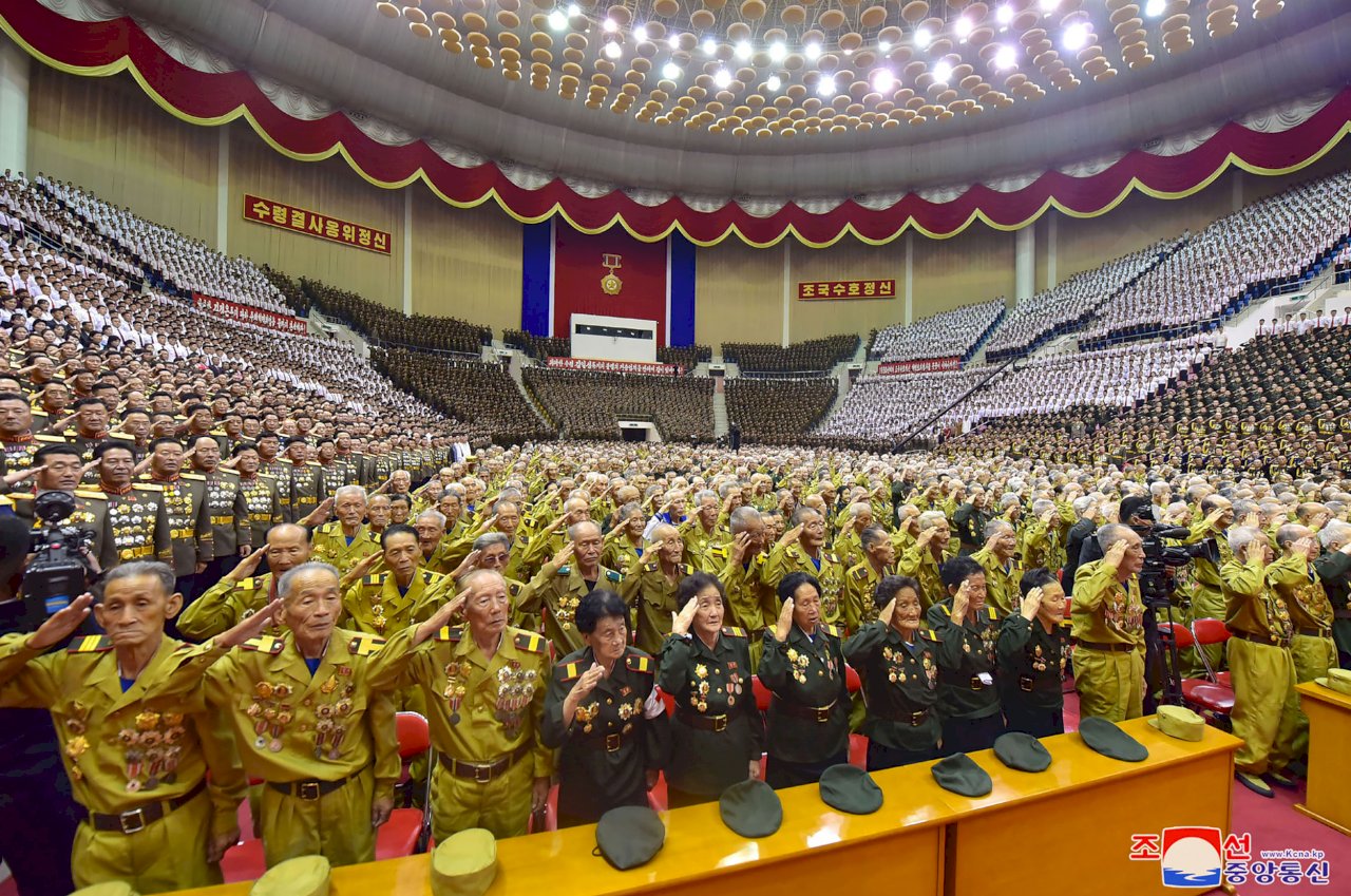 北韓舉行未戴口罩退伍軍人活動 金正恩未現身