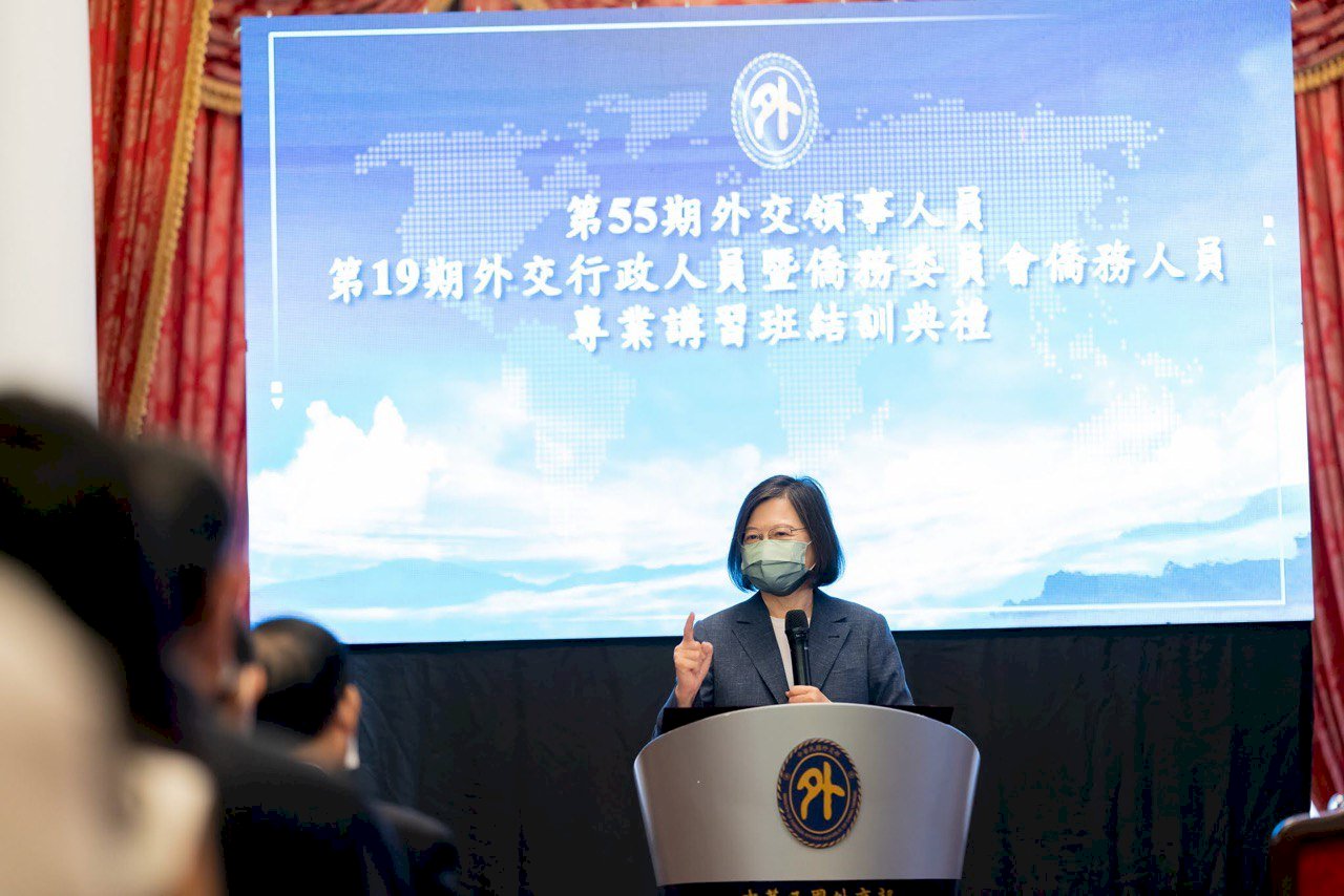 台灣不孤單 蔡總統勉勵結訓外交人員以工作為榮