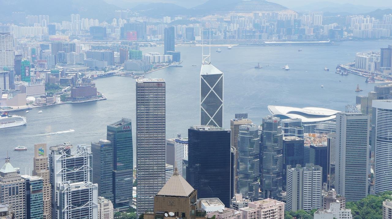 香港過去一年逾11萬人離港 移出人口續增