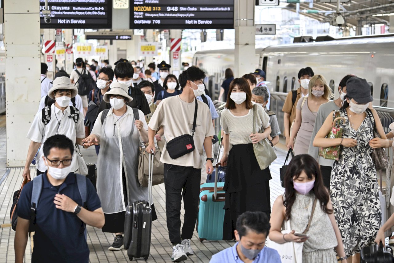 日本第7波疫情肆虐 當局仍未考量限制民眾行動