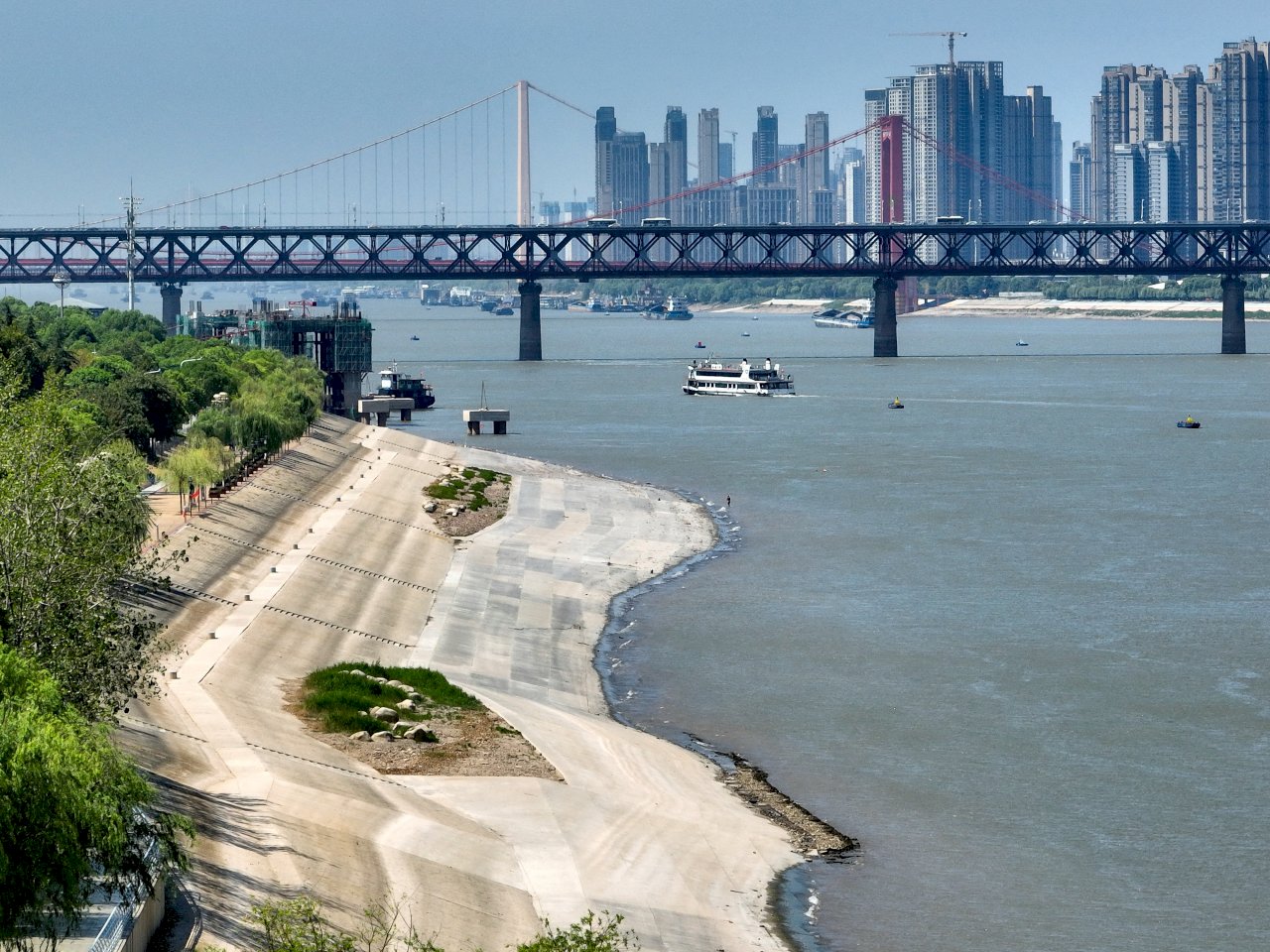 中國長江流域嚴重乾旱 可能將持續到9月