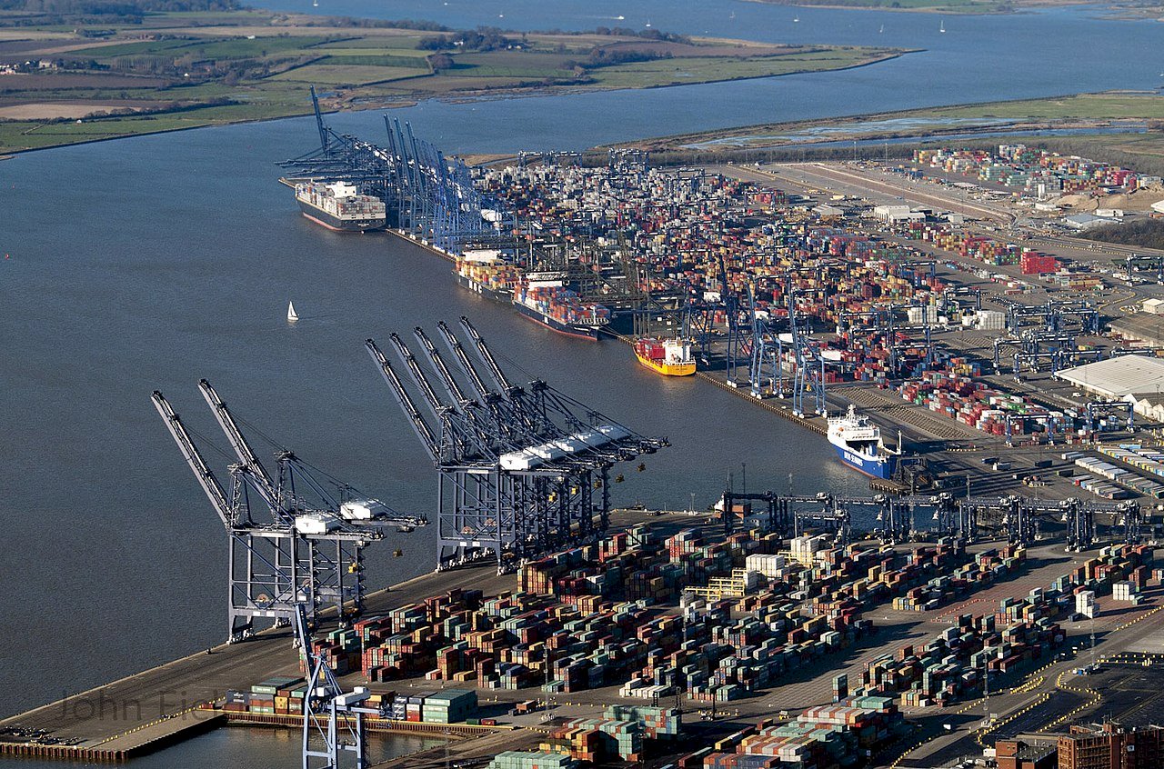 不滿物價飆升薪資縮水 英國港口工人發動罷工