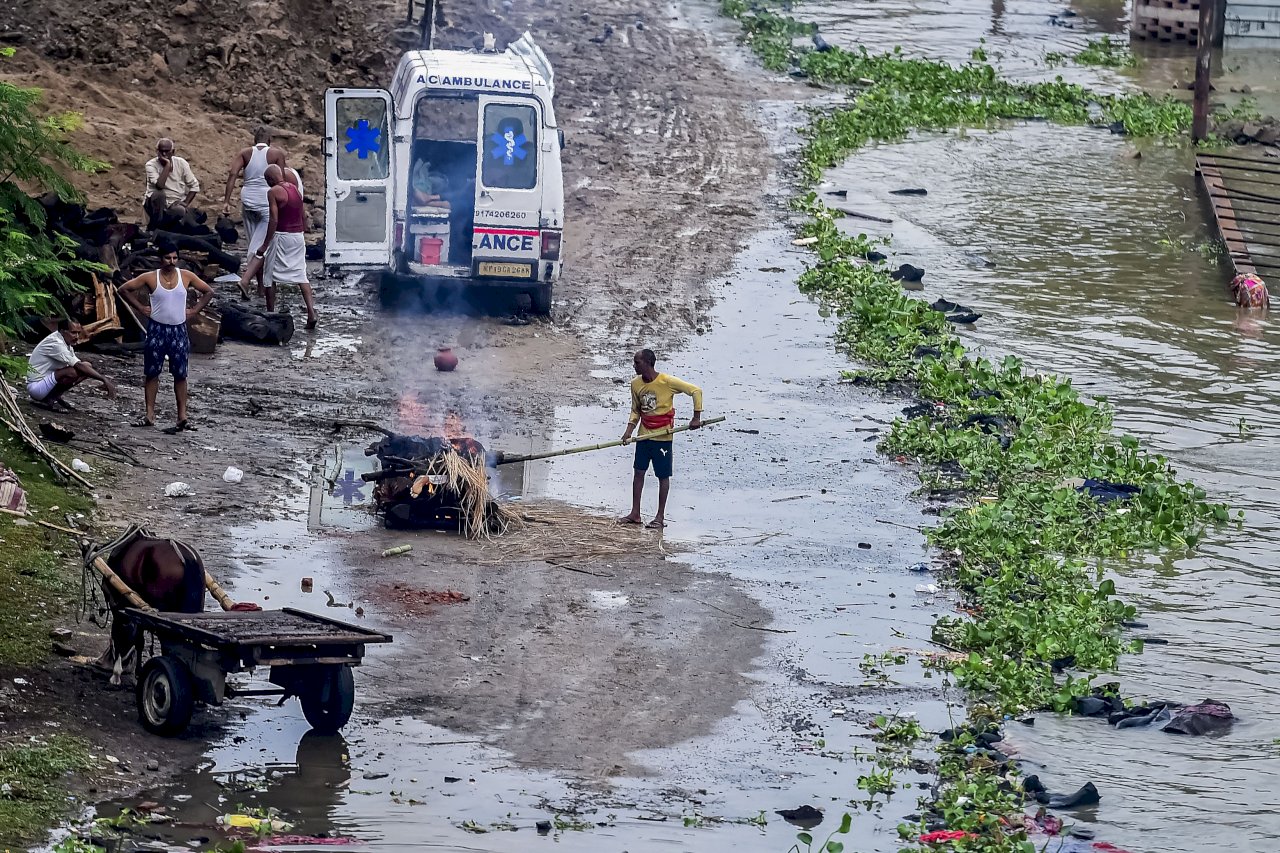 印度季風暴雨引發洪水與土石流 至少50死