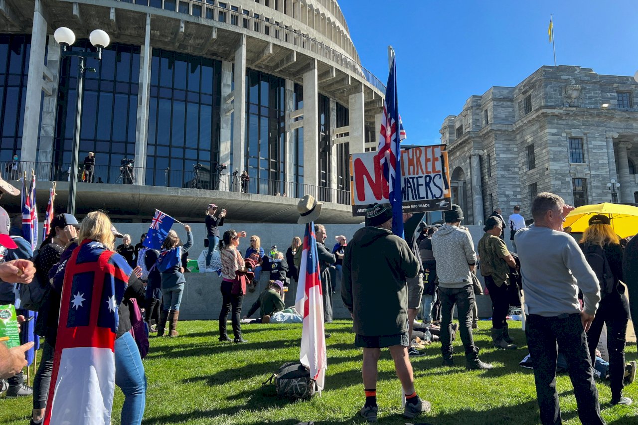紐西蘭反政府示威 2千人國會外宣洩不滿