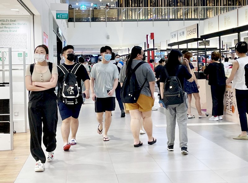 新加坡鬆綁室內口罩令  排除大眾運輸、醫院