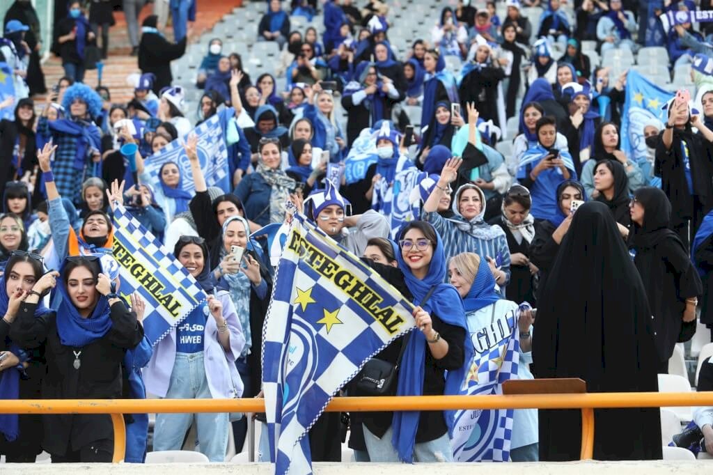 伊朗43年禁忌破除 女性獲准入場觀看職業足球賽