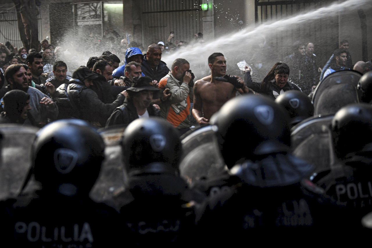 聲援阿根廷副總統 數千民眾示威