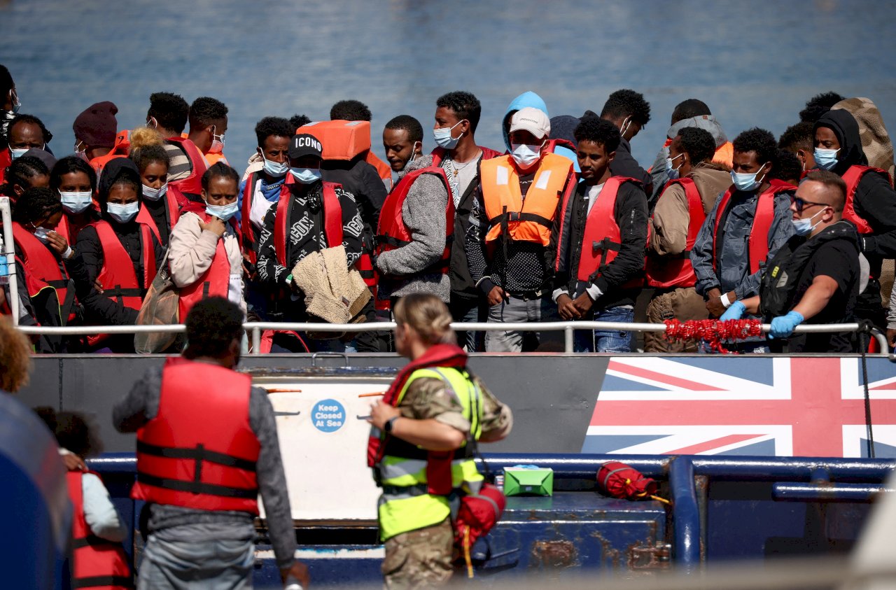 單日千人橫渡英吉利海峽 移民偷渡英法頭痛