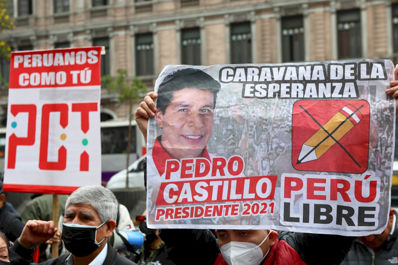 秘魯法官裁定 前總統卡斯蒂約審前拘押延長至3年