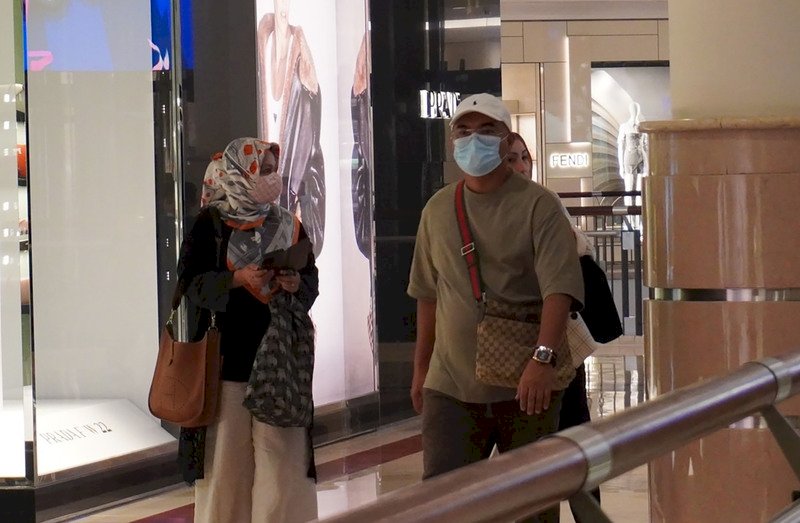 馬來西亞鬆綁室內口罩令 僅醫院大眾運輸工具須戴