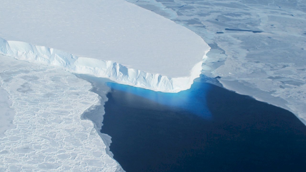 南極末日冰川消融快於預期 恐使海平面升逾1公尺危及4成地球人口