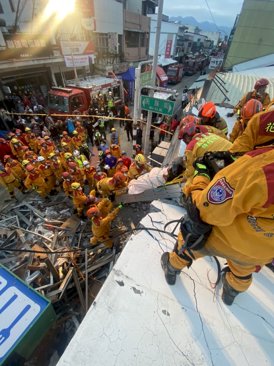 台東強震致3屋倒塌、2橋斷裂 受困者均救出