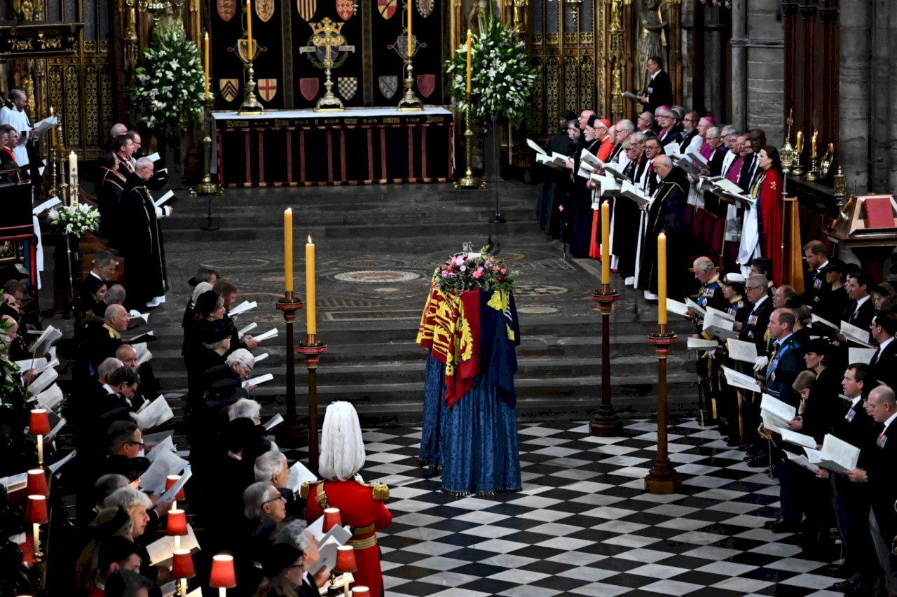 伊莉莎白二世靈柩抵西敏寺 舉行國葬儀式