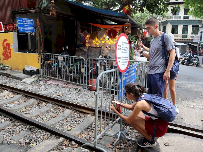 越南民眾盼河內火車街重啟 籲借鏡台灣十分老街