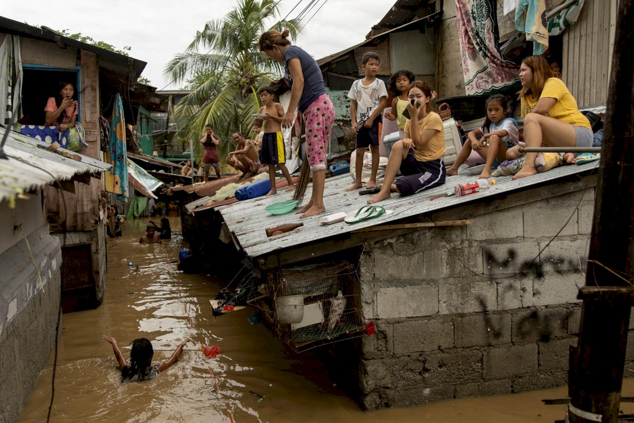 颱風諾盧侵襲菲律賓 5名救援人員罹難