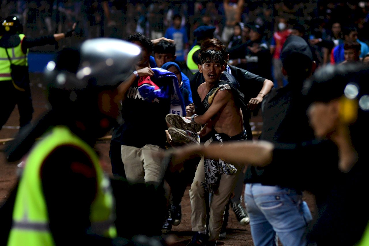 全球最致命球場災難之一 印尼足球賽踩踏129死