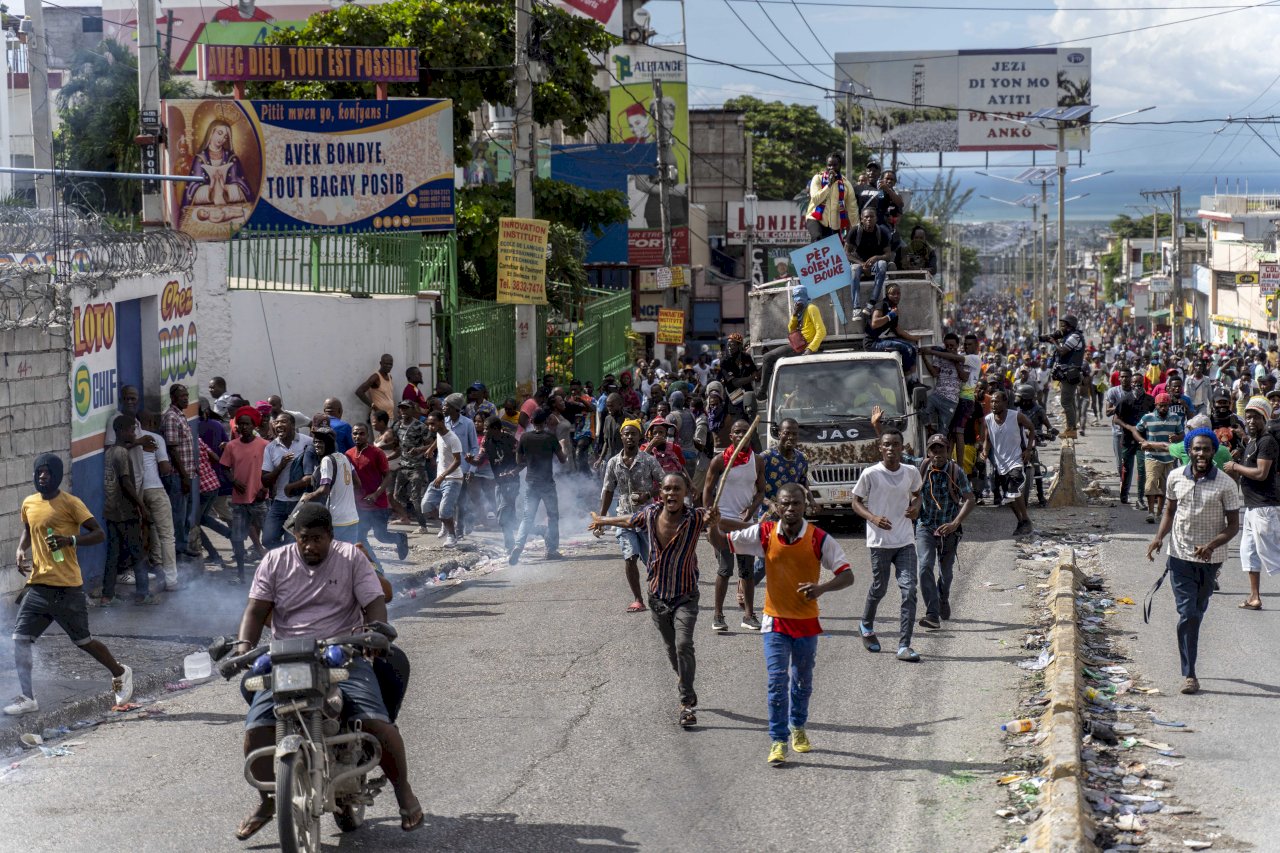 海地人道與疫情危機衝擊 民眾示威抗議