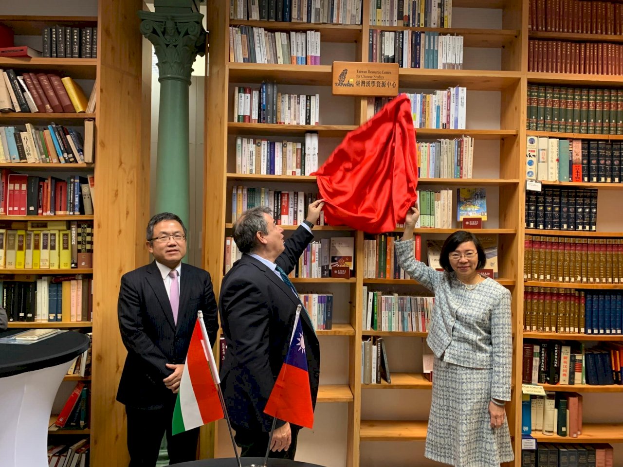 台灣漢學資源中心 中東歐5國揭牌