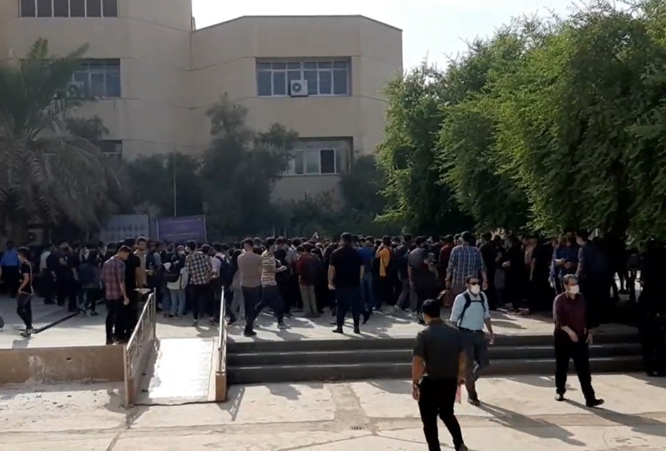 悼念艾米尼前夕 伊朗學生不懼鎮壓再掀抗議潮